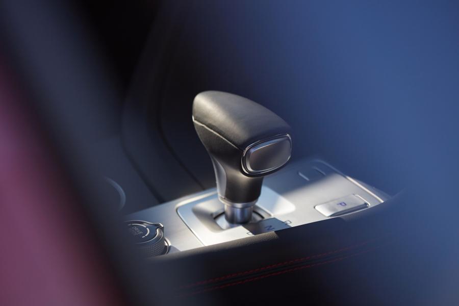 Детали интерьера Genesis G70 3.3T 2019 года  (AU) (фото 26 из 40)